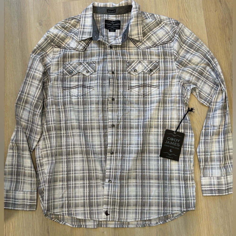 Cody James pearl snap shirt in plaid size extra large.